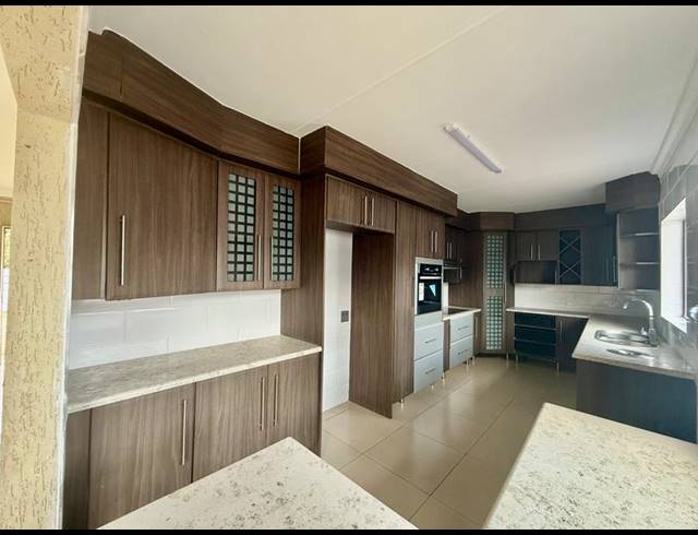 3 BEDROOM HOUSE FOR SALE IN VANDERBIJLPARK SE 6